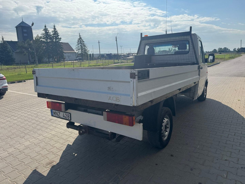Volkswagen LT 28 - Flatbed van: picture 3 Volkswagen LT 28 - Flatbed van: picture 3