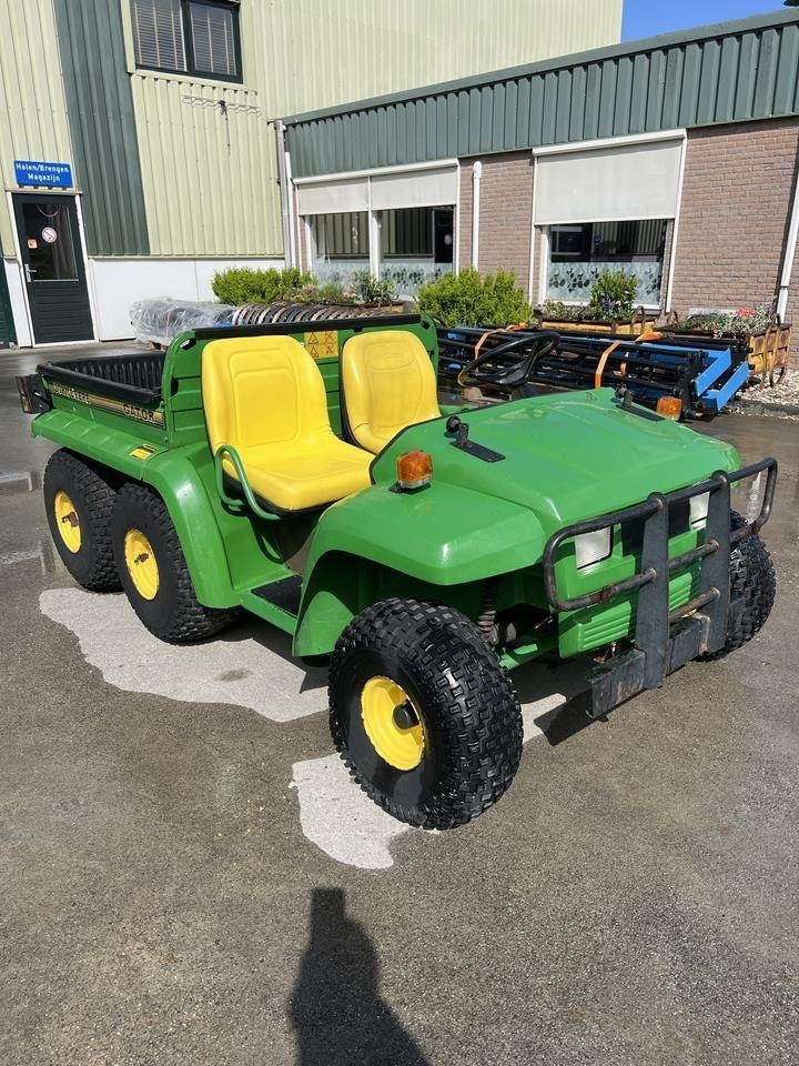 John Deere 6x4 Gator - Side-by-side/ ATV: picture 2 John Deere 6x4 Gator - Side-by-side/ ATV: picture 2