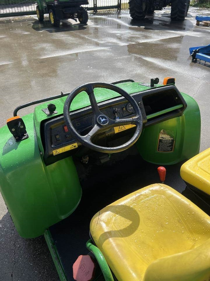 John Deere 6x4 Gator - Side-by-side/ ATV: picture 5 John Deere 6x4 Gator - Side-by-side/ ATV: picture 5