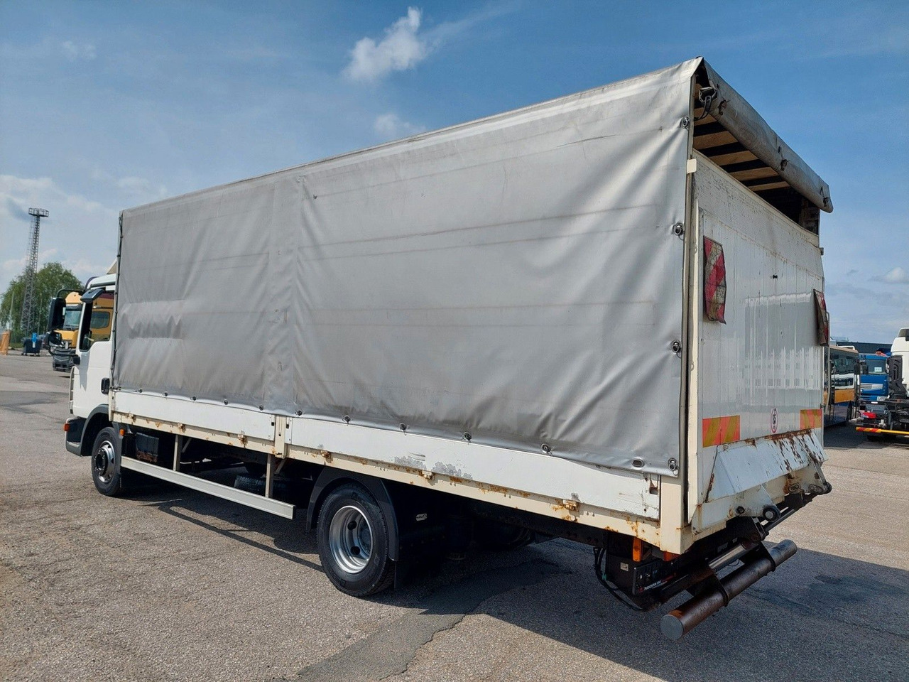 MAN TGL 8.180 4X2 BL - Curtainsider truck: picture 3 MAN TGL 8.180 4X2 BL - Curtainsider truck: picture 3