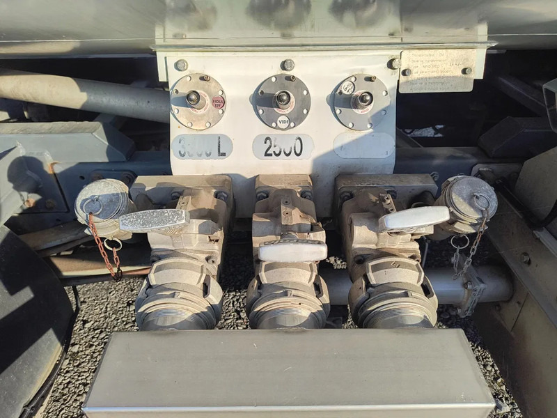 Tank truck for transportation of fuel Renault Midlum 210 CARBURANT / FUEL 10500L - 3 COMP: picture 14