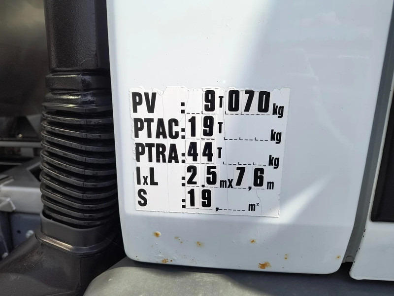 Tank truck for transportation of milk Renault Premium 370 11000L INSULATED INOX TANK - INTARDER: picture 18 Tank truck for transportation of milk Renault Premium 370 11000L INSULATED INOX TANK - INTARDER: picture 18