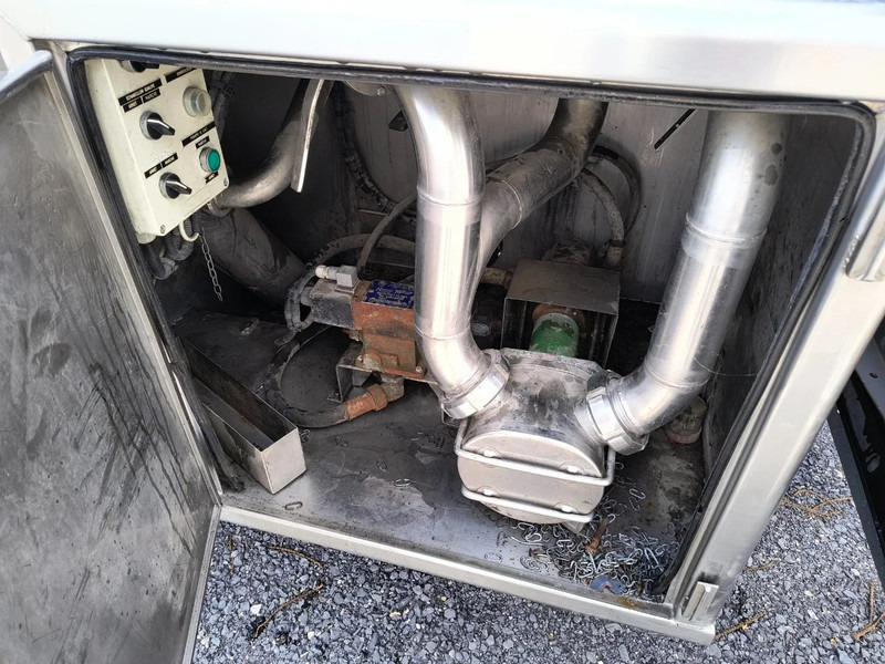 Tank truck for transportation of milk Renault Premium 370 11000L INSULATED INOX TANK - INTARDER: picture 10 Tank truck for transportation of milk Renault Premium 370 11000L INSULATED INOX TANK - INTARDER: picture 10