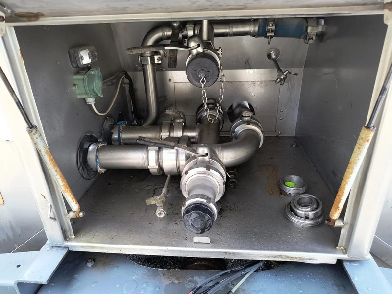 Tank truck for transportation of milk Renault Premium 370 11000L INSULATED INOX TANK - INTARDER: picture 9 Tank truck for transportation of milk Renault Premium 370 11000L INSULATED INOX TANK - INTARDER: picture 9
