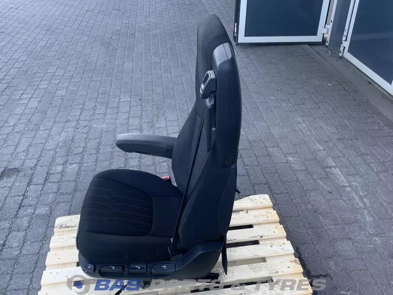 DAF CF Euro 6 - Seat for Truck: picture 2 DAF CF Euro 6 - Seat for Truck: picture 2