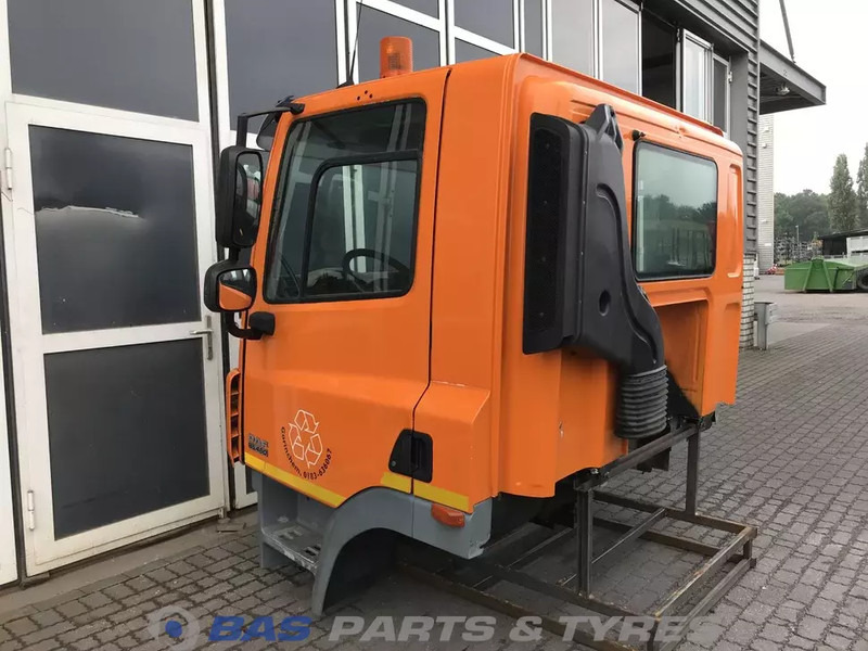 DAF CF (Meerdere types) DAF CF Day Cab L1H1 1944720 - Cab and interior for Truck: picture 3 DAF CF (Meerdere types) DAF CF Day Cab L1H1 1944720 - Cab and interior for Truck: picture 3