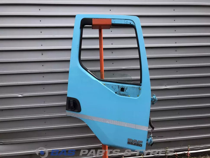 DAF LF55 Euro 4-5 - Door and parts for Truck: picture 1 DAF LF55 Euro 4-5 - Door and parts for Truck: picture 1