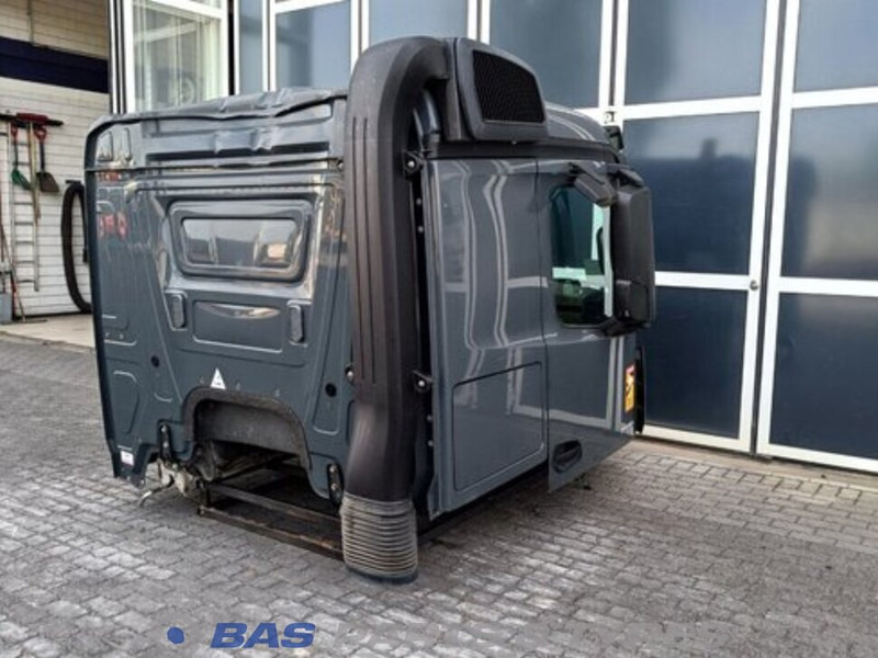 Mercedes-Benz Actros MP4 Mercedes ClassicSpace L-cab L2H1 A 000 600 01 01 - Cab and interior for Truck: picture 3 Mercedes-Benz Actros MP4 Mercedes ClassicSpace L-cab L2H1 A 000 600 01 01 - Cab and interior for Truck: picture 3