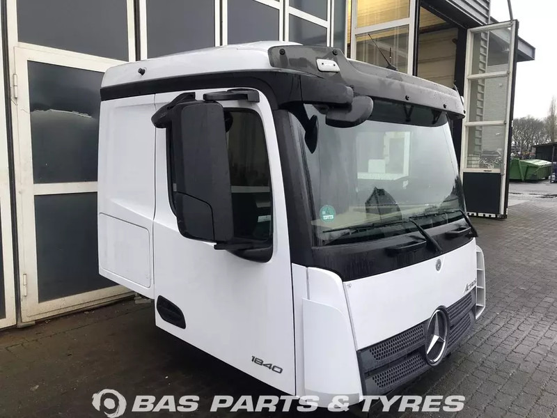 Mercedes-Benz Actros MP4 Mercedes ClassicSpace L-cab L2H1 A 000 600 10 05 - Cab and interior for Truck: picture 2 Mercedes-Benz Actros MP4 Mercedes ClassicSpace L-cab L2H1 A 000 600 10 05 - Cab and interior for Truck: picture 2