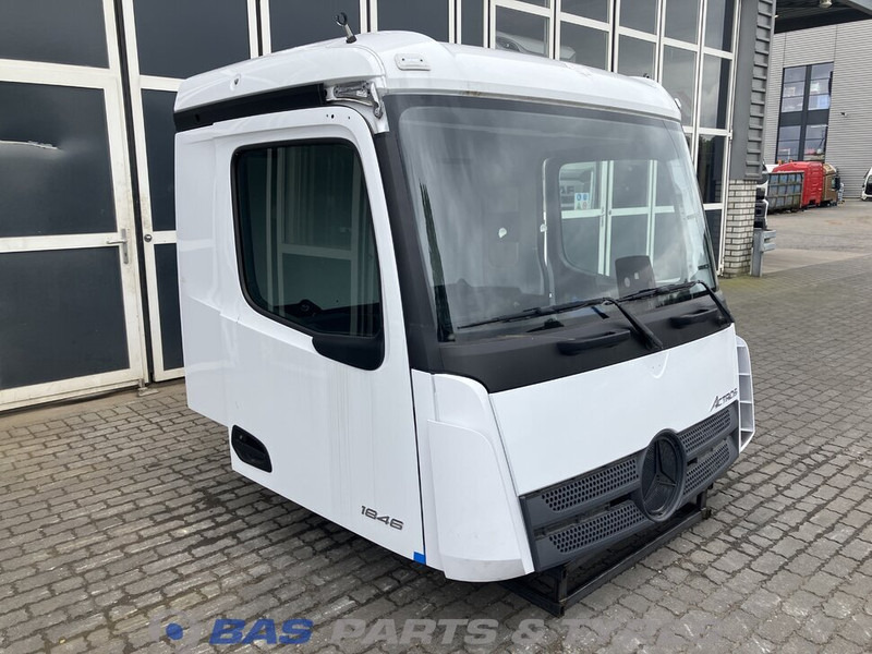 Mercedes-Benz Actros MP5 Mercedes ClassicSpace M-cab L1EH1 A 000 600 01 01 - Cab and interior for Truck: picture 2 Mercedes-Benz Actros MP5 Mercedes ClassicSpace M-cab L1EH1 A 000 600 01 01 - Cab and interior for Truck: picture 2