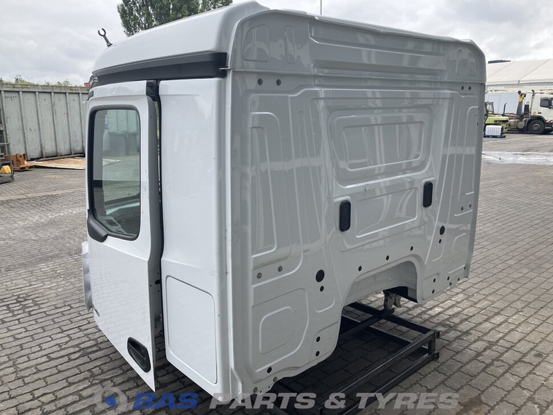 Mercedes-Benz Actros MP5 Mercedes ClassicSpace M-cab L1EH1 A 000 600 01 01 - Cab and interior for Truck: picture 5 Mercedes-Benz Actros MP5 Mercedes ClassicSpace M-cab L1EH1 A 000 600 01 01 - Cab and interior for Truck: picture 5