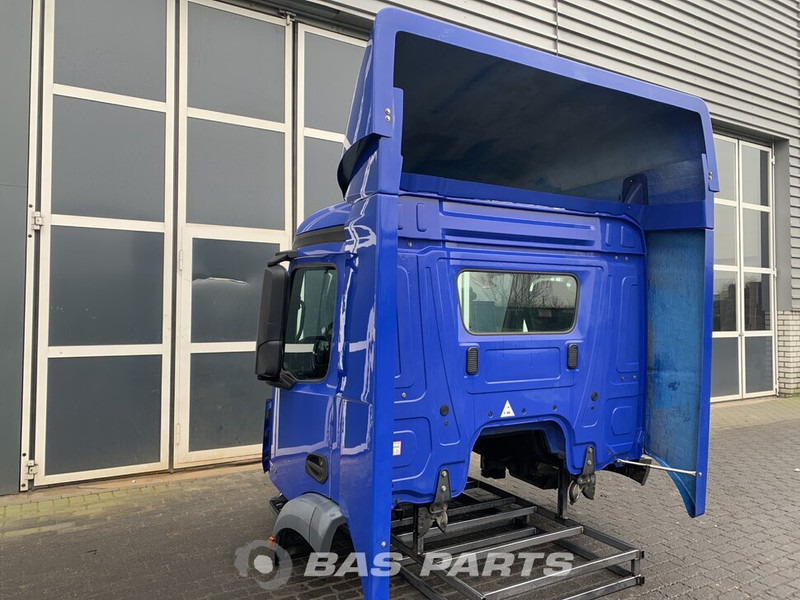 Mercedes-Benz Antos MP4 - Cab and interior for Truck: picture 3 Mercedes-Benz Antos MP4 - Cab and interior for Truck: picture 3