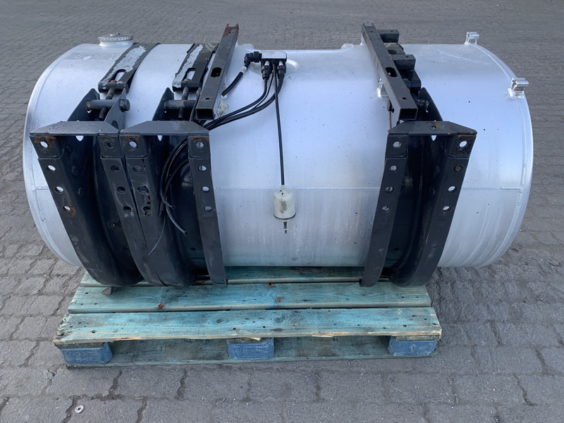 Volvo Brandstoftank Volvo 550 Liter G0000130 - Fuel tank for Truck: picture 3 Volvo Brandstoftank Volvo 550 Liter G0000130 - Fuel tank for Truck: picture 3
