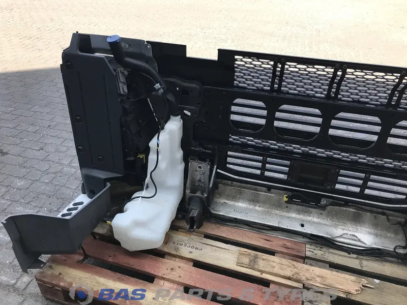 Volvo FH4 Bumper Volvo 84049560 - Bumper for Truck: picture 4 Volvo FH4 Bumper Volvo 84049560 - Bumper for Truck: picture 4