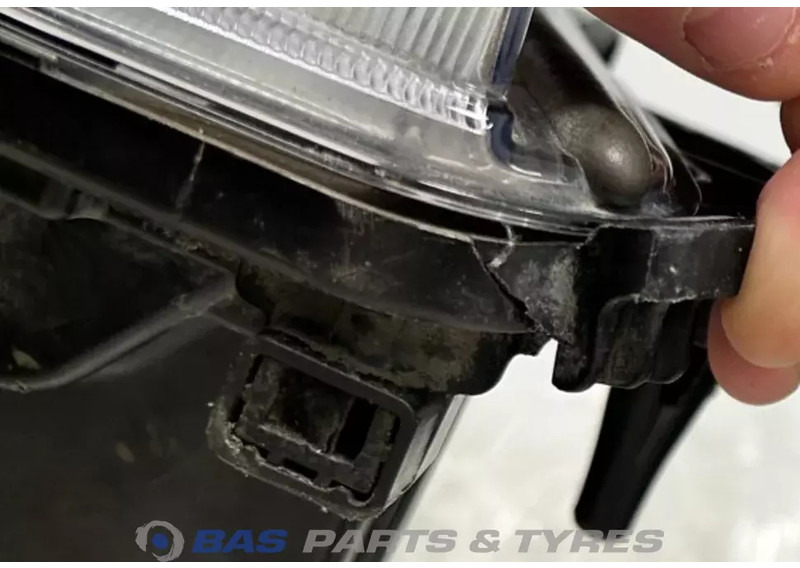 Volvo FH4 - Headlight for Truck: picture 3 Volvo FH4 - Headlight for Truck: picture 3