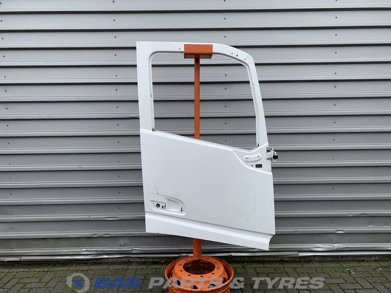Volvo FH4 Portier Rechts Volvo 82183386 - Door and parts for Truck: picture 1 Volvo FH4 Portier Rechts Volvo 82183386 - Door and parts for Truck: picture 1