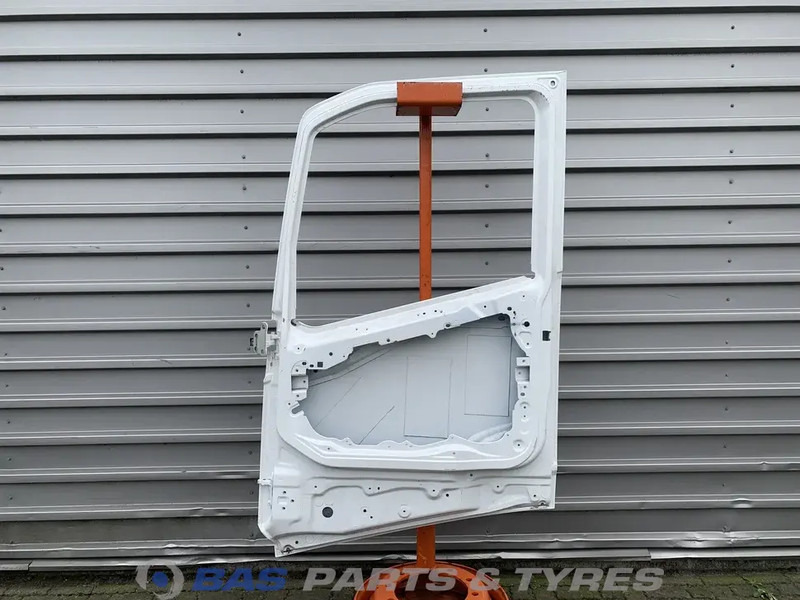 Volvo FH4 Portier Rechts Volvo 82183386 - Door and parts for Truck: picture 2 Volvo FH4 Portier Rechts Volvo 82183386 - Door and parts for Truck: picture 2