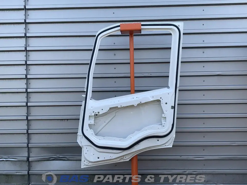 Volvo FM5 - Door and parts for Truck: picture 2 Volvo FM5 - Door and parts for Truck: picture 2