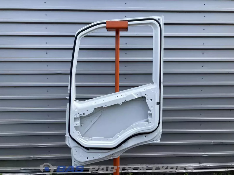 Volvo FM5 - Door and parts for Truck: picture 2 Volvo FM5 - Door and parts for Truck: picture 2