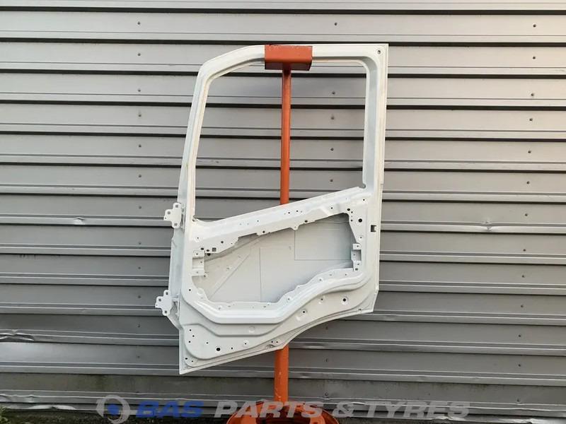 Volvo FM5 Portier Rechts Volvo 84235902 - Door and parts for Truck: picture 2 Volvo FM5 Portier Rechts Volvo 84235902 - Door and parts for Truck: picture 2