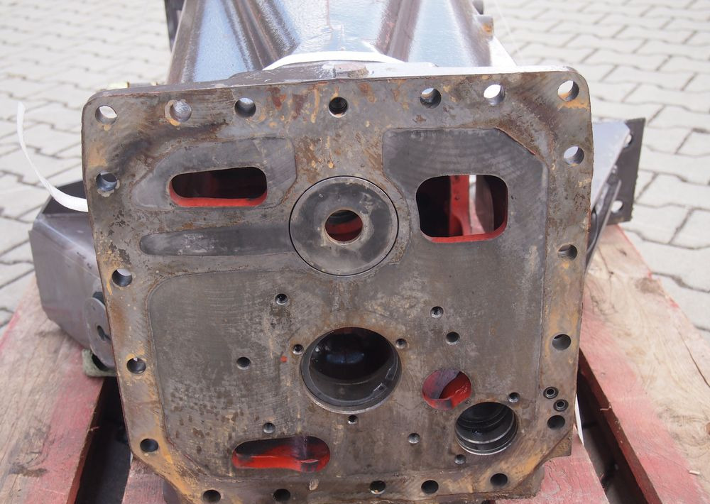 Części do Ciągnika Massey Ferguson MF 3060, 3070, 3080, 3090 Obudowa skrzyni biegów MF 3000, 3100, 6000 - Gearbox and parts for Agricultural machinery: picture 5 Części do Ciągnika Massey Ferguson MF 3060, 3070, 3080, 3090 Obudowa skrzyni biegów MF 3000, 3100, 6000 - Gearbox and parts for Agricultural machinery: picture 5