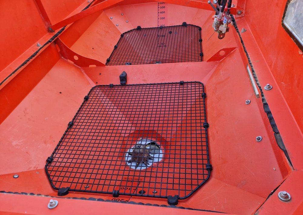 Fertilizer spreader Rozsiewacz nawozów Kuhn AXIS 30,1 2008 Rozsiewacz KUHN RAUCH: picture 8 Fertilizer spreader Rozsiewacz nawozów Kuhn AXIS 30,1 2008 Rozsiewacz KUHN RAUCH: picture 8