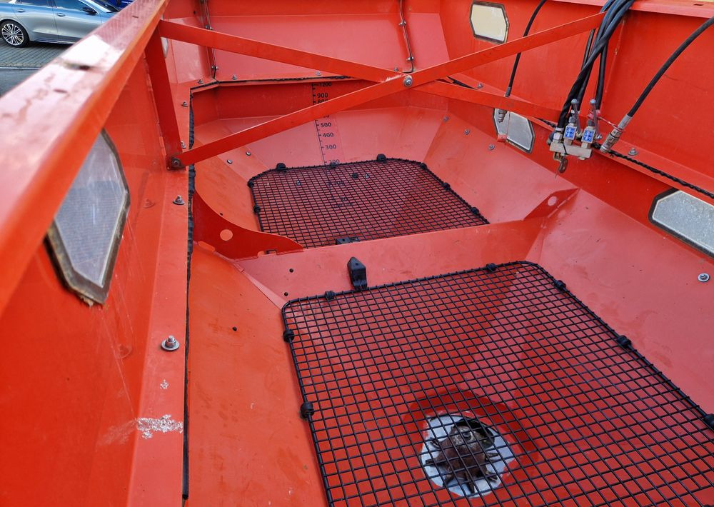 Fertilizer spreader Rozsiewacz nawozów Kuhn AXIS 30,1 2008 Rozsiewacz KUHN RAUCH: picture 9 Fertilizer spreader Rozsiewacz nawozów Kuhn AXIS 30,1 2008 Rozsiewacz KUHN RAUCH: picture 9