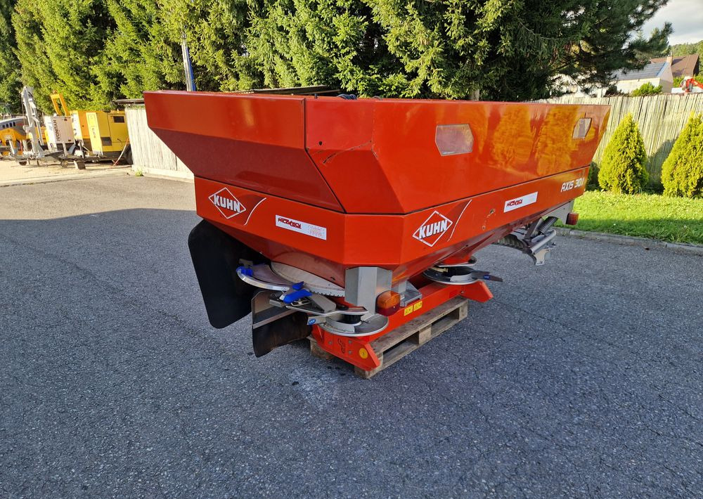 Fertilizer spreader Rozsiewacz nawozów Kuhn AXIS 30,1 2008 Rozsiewacz KUHN RAUCH: picture 14 Fertilizer spreader Rozsiewacz nawozów Kuhn AXIS 30,1 2008 Rozsiewacz KUHN RAUCH: picture 14