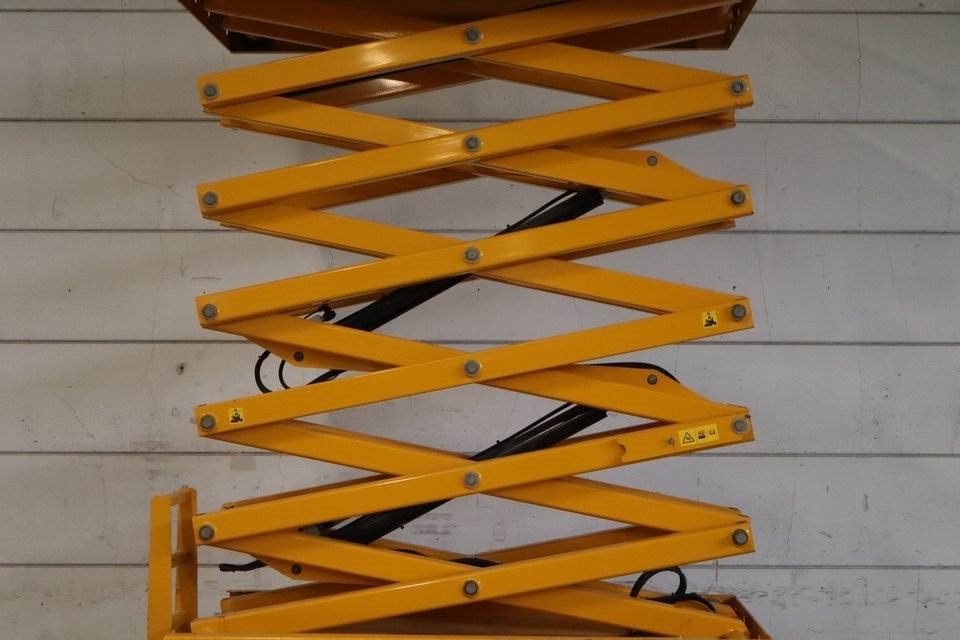 Scissor lift Haulotte Compact 14: picture 7