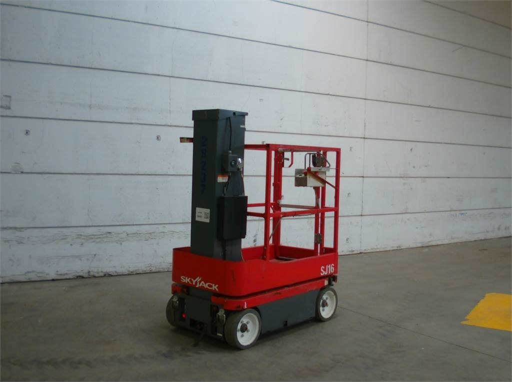SkyJack SJ16 - Vertical mast lift: picture 4 SkyJack SJ16 - Vertical mast lift: picture 4