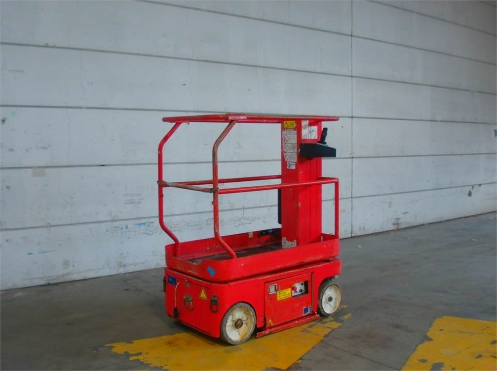 Snorkel TM12 - Vertical mast lift: picture 3 Snorkel TM12 - Vertical mast lift: picture 3