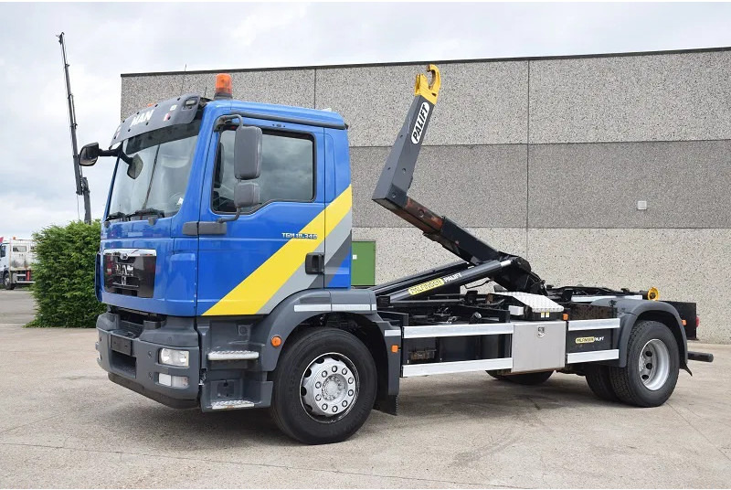 MAN TGM 18.340 - Hook lift truck: picture 4 MAN TGM 18.340 - Hook lift truck: picture 4