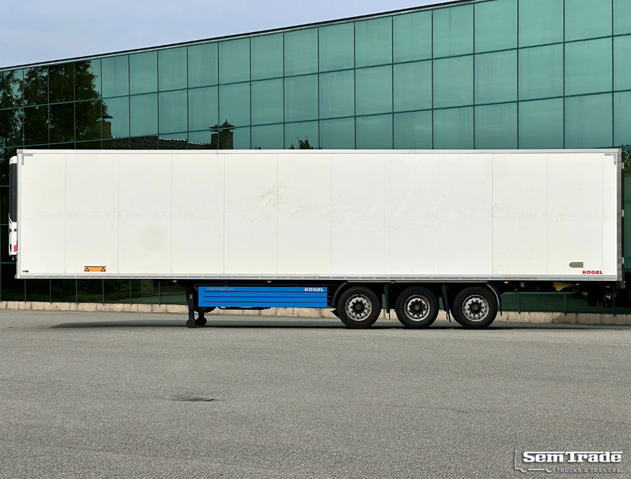 Kögel S24-4 Thermo King SLXi 300 Lift Axle 1340x250x270 CM Inside Super Condition - Refrigerator semi-trailer: picture 2 Kögel S24-4 Thermo King SLXi 300 Lift Axle 1340x250x270 CM Inside Super Condition - Refrigerator semi-trailer: picture 2