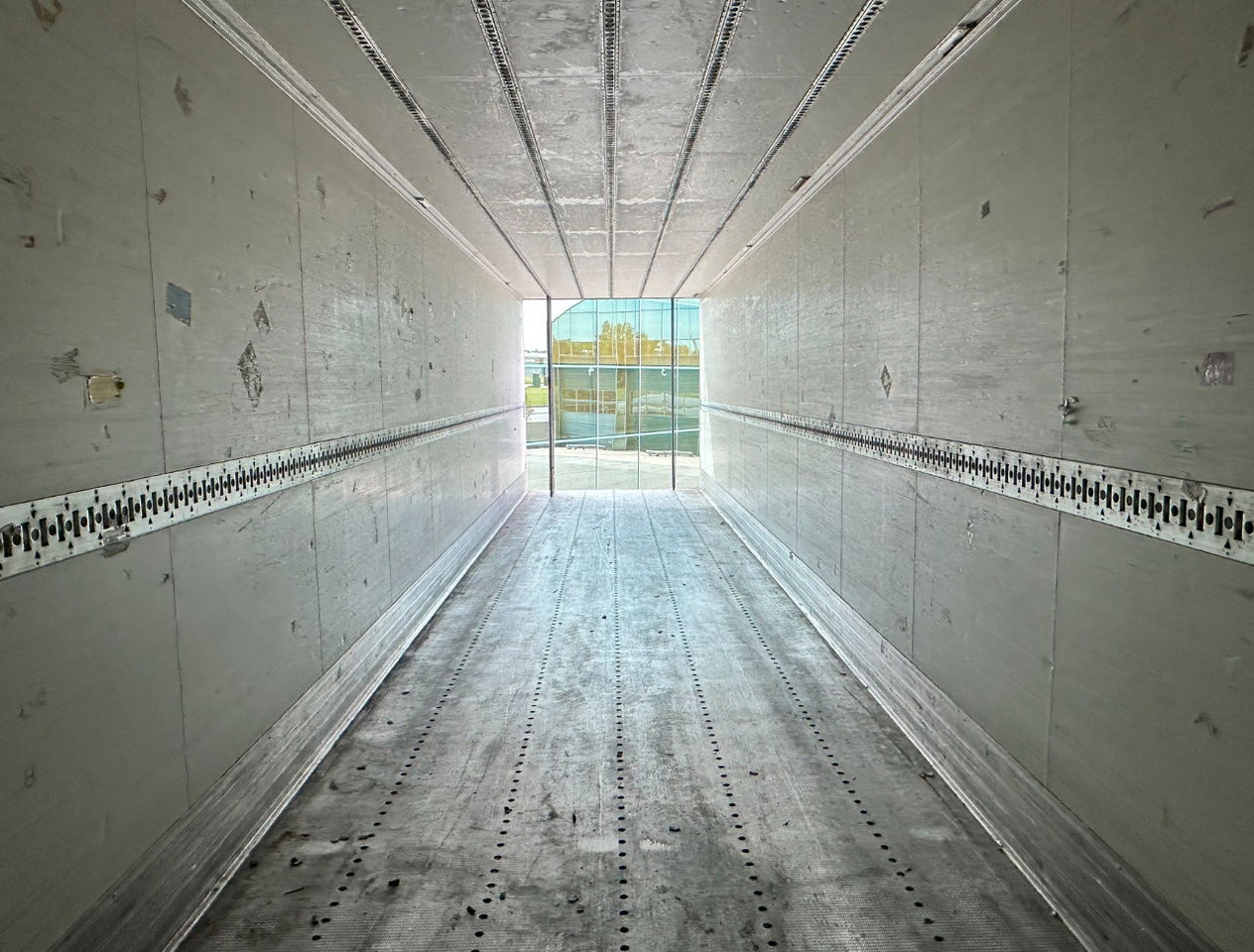 Refrigerator semi-trailer Kögel S24-4 Thermo King SLXi 300 Lift Axle 1340x250x270 CM Inside Super Condition: picture 22 Refrigerator semi-trailer Kögel S24-4 Thermo King SLXi 300 Lift Axle 1340x250x270 CM Inside Super Condition: picture 22