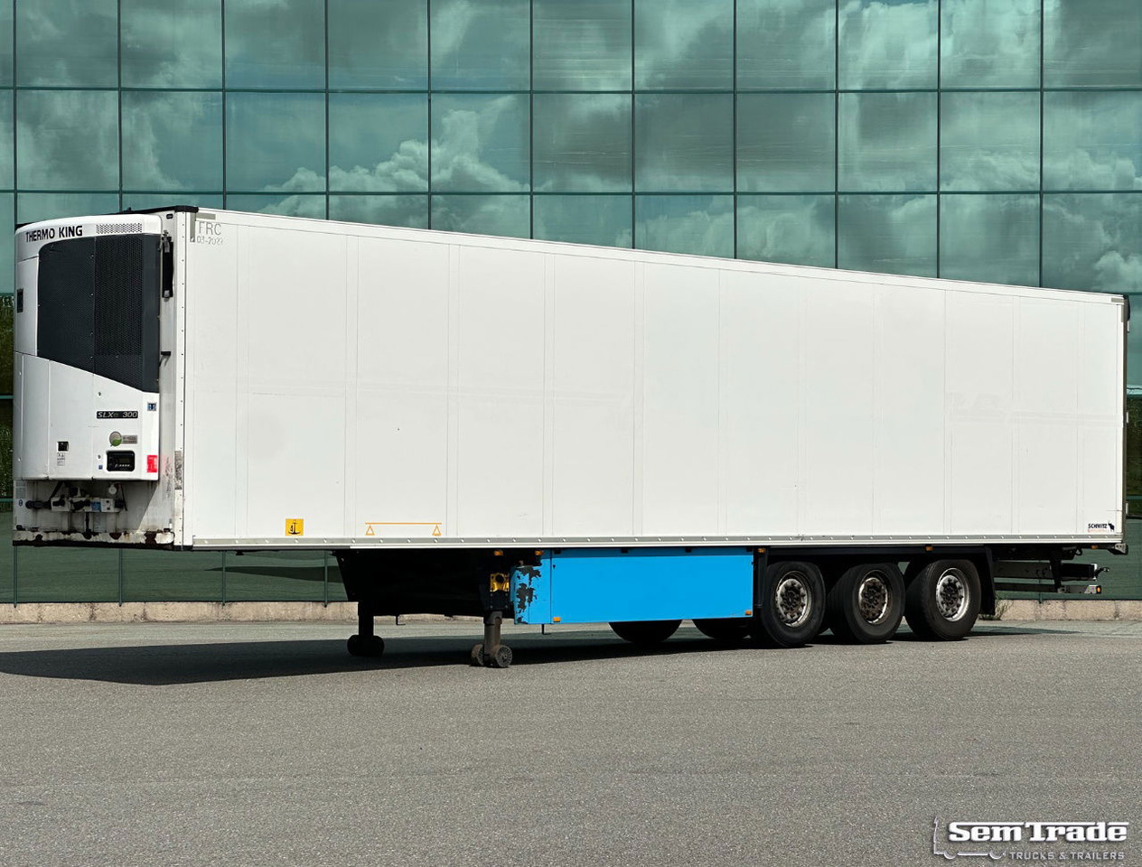 Schmitz Cargobull SCBS3B Thermo King SLXe 300 Lift Axle Holland-Trailer 4 Pieces IN Stock - Refrigerator semi-trailer: picture 1 Schmitz Cargobull SCBS3B Thermo King SLXe 300 Lift Axle Holland-Trailer 4 Pieces IN Stock - Refrigerator semi-trailer: picture 1