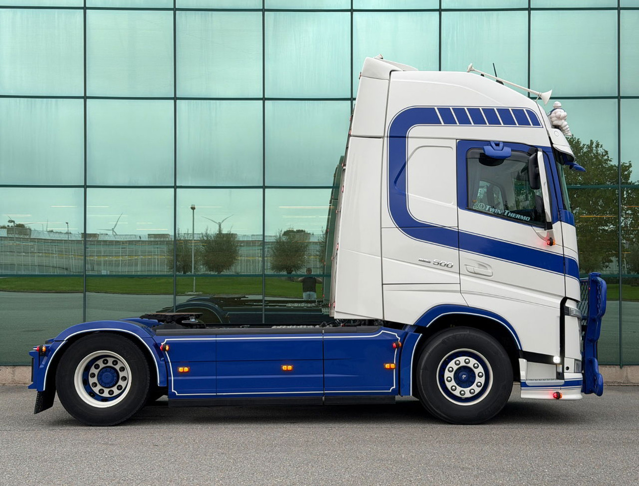 Volvo FH 500 Retarder Globetrotter XL 2x Tanks Special Interior TOP Condition NL Truck - Tractor unit: picture 5 Volvo FH 500 Retarder Globetrotter XL 2x Tanks Special Interior TOP Condition NL Truck - Tractor unit: picture 5