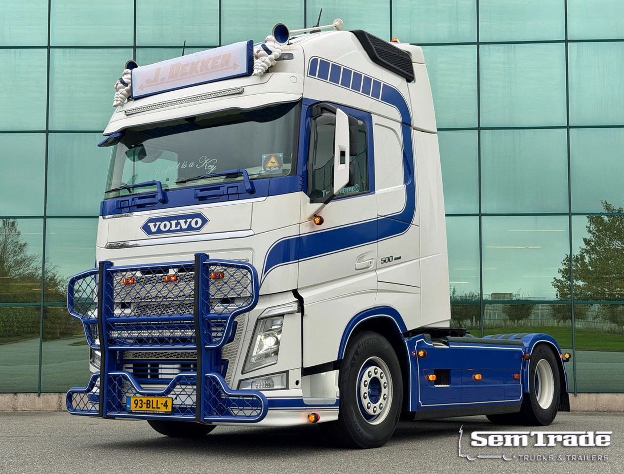 Volvo FH 500 Retarder Globetrotter XL 2x Tanks Special Interior TOP Condition NL Truck - Tractor unit: picture 1 Volvo FH 500 Retarder Globetrotter XL 2x Tanks Special Interior TOP Condition NL Truck - Tractor unit: picture 1
