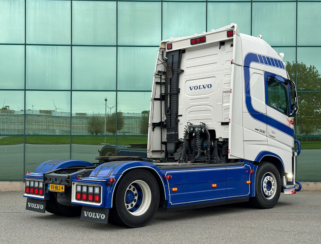 Volvo FH 500 Retarder Globetrotter XL 2x Tanks Special Interior TOP Condition NL Truck - Tractor unit: picture 4 Volvo FH 500 Retarder Globetrotter XL 2x Tanks Special Interior TOP Condition NL Truck - Tractor unit: picture 4