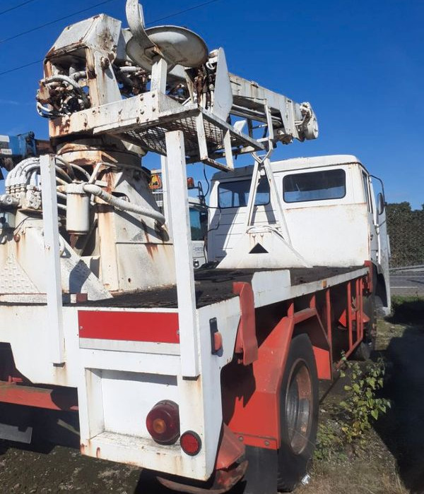 Camion tarieres Plantation Poteaux France Telecom - Dropside/ Flatbed truck, Crane truck: picture 1 Camion tarieres Plantation Poteaux France Telecom - Dropside/ Flatbed truck, Crane truck: picture 1