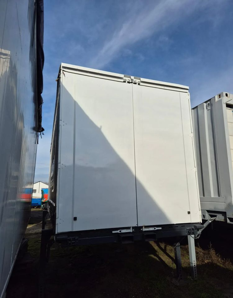 Krone - Curtainsider semi-trailer: picture 2 Krone - Curtainsider semi-trailer: picture 2