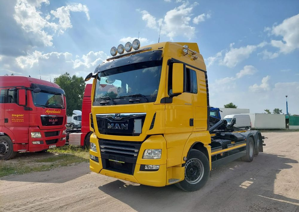 MAN TGX 26-500 Hakowiec oś skrętna - Hook lift truck: picture 2 MAN TGX 26-500 Hakowiec oś skrętna - Hook lift truck: picture 2