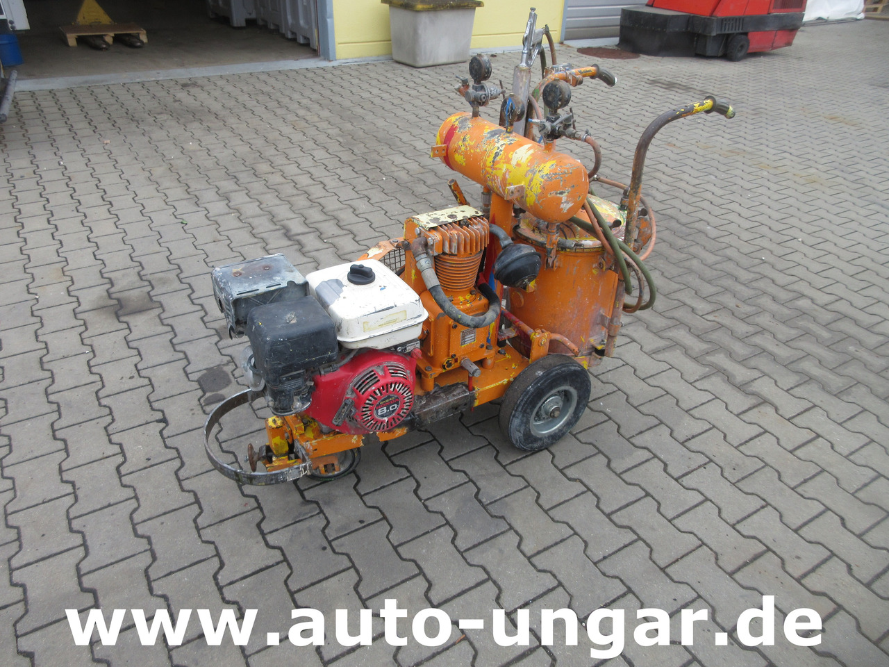 Greggory Roadmarking Straßenmarkiermaschine Hofmann Graco LineLazer Euroliners - Asphalt machine: picture 1 Greggory Roadmarking Straßenmarkiermaschine Hofmann Graco LineLazer Euroliners - Asphalt machine: picture 1