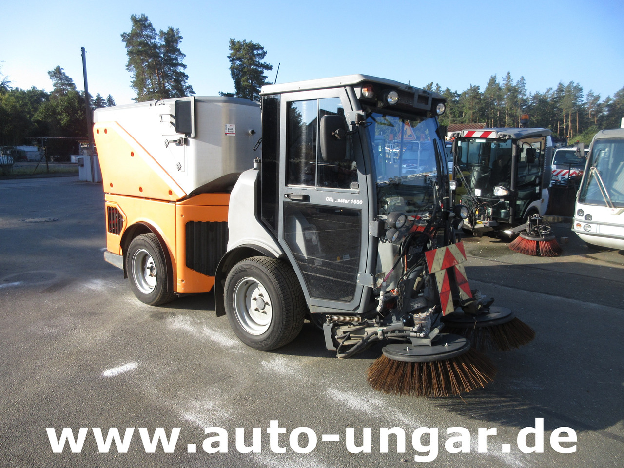 Hako CityMaster CM 1600 Kehrmaschine Knicklenkung Allrad Kommunalfahrzeug - Road sweeper: picture 1 Hako CityMaster CM 1600 Kehrmaschine Knicklenkung Allrad Kommunalfahrzeug - Road sweeper: picture 1