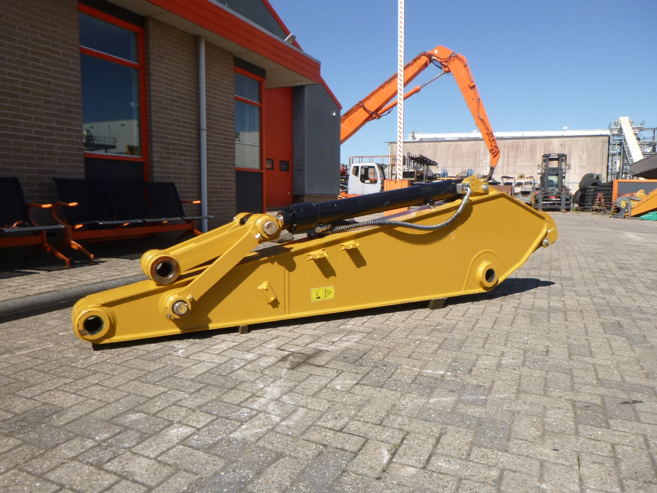 CATERPILLAR 320 GC - Boom for Excavator: picture 1 CATERPILLAR 320 GC - Boom for Excavator: picture 1