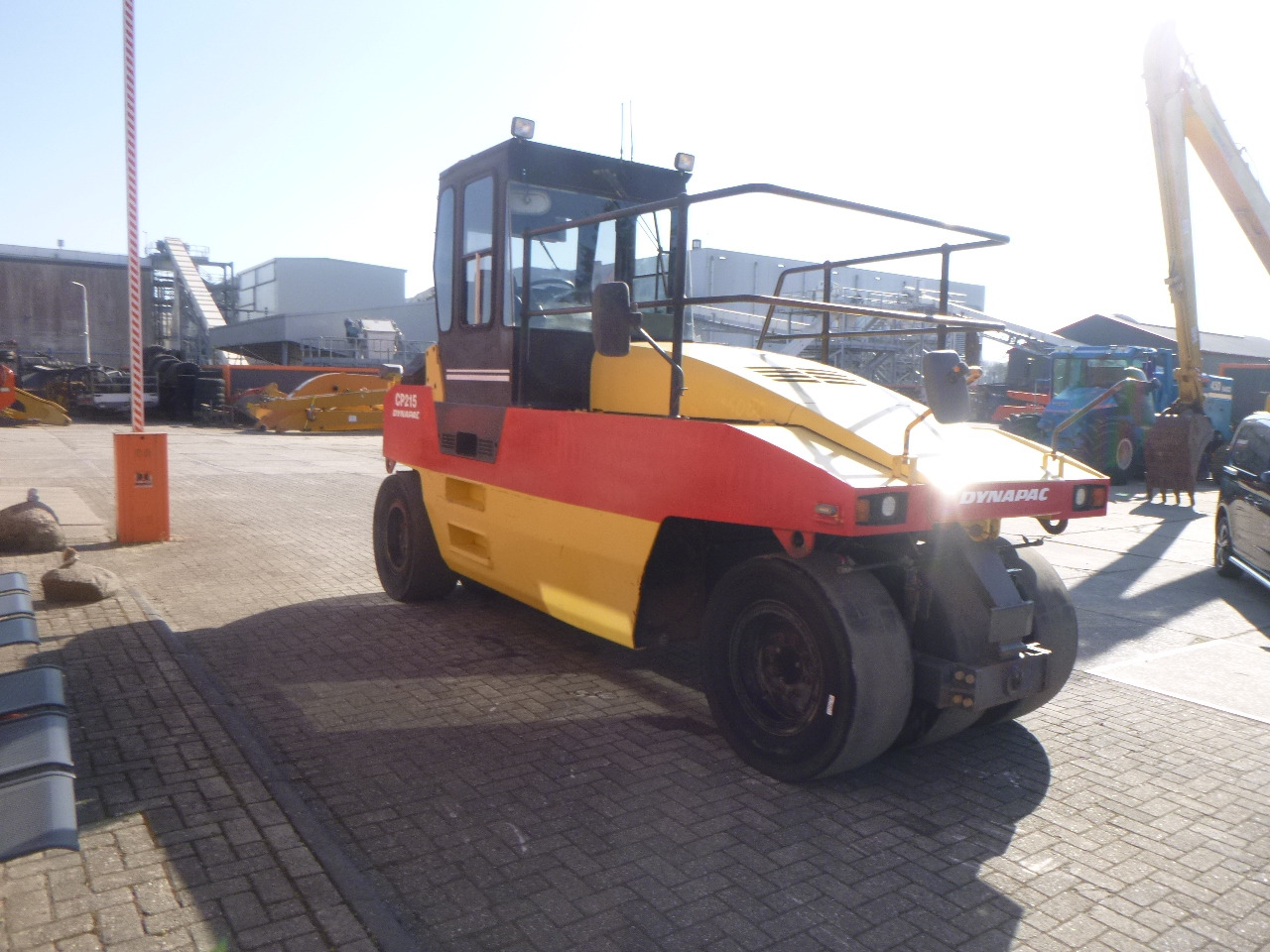 DYNAPAC CP215(HITACHI) - Pneumatic roller: picture 5 DYNAPAC CP215(HITACHI) - Pneumatic roller: picture 5