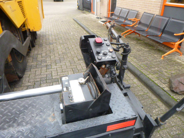 Asphalt paver INGERSOLL RAND ABG TITAN 473: picture 8