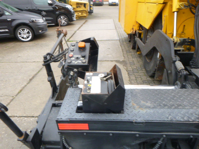 Asphalt paver INGERSOLL RAND ABG TITAN 473: picture 9