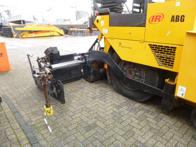 Asphalt paver INGERSOLL RAND ABG TITAN 473: picture 24