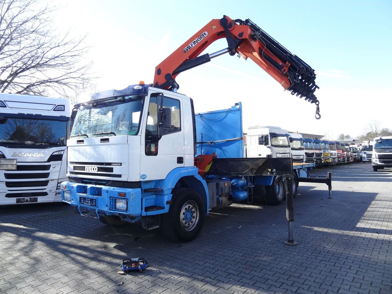 Crane truck, Dropside/ Flatbed truck Iveco EuroTrakker 260E31 6X4 Palfinger 36002: picture 7