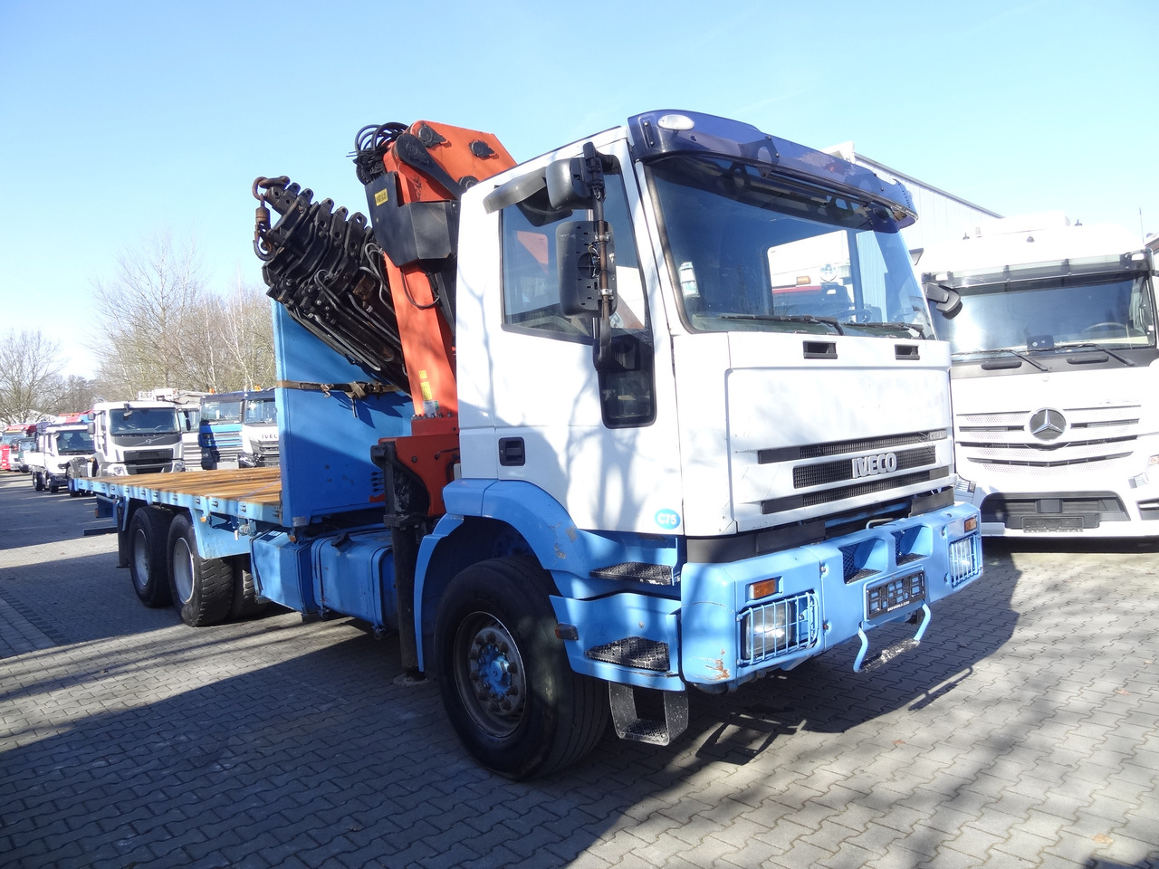 Crane truck, Dropside/ Flatbed truck Iveco EuroTrakker 260E31 6X4 Palfinger 36002: picture 10